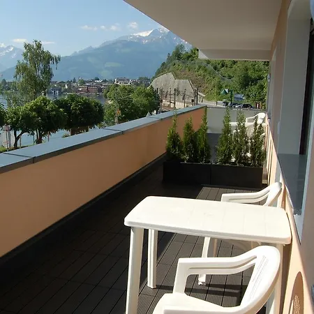 阿尔卑斯公寓 *